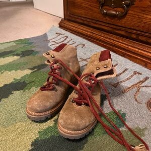 Suede hiking boot